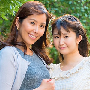 【osyabc001】伊集院まり＆母親（3P・4P）【無料で見る方法】